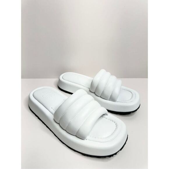 P448 Slides Size US 7 New With Box Womens White‎ Color Summer Sandals - Picture 2 of 12
